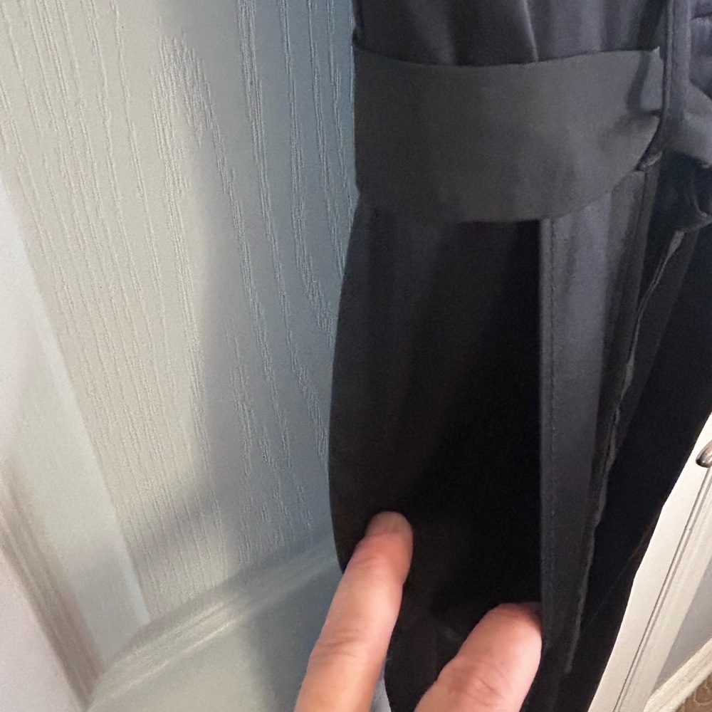 🖤”White House Black Market”Black Satin Jumpsuit w/ Tie Belt V-Neckline & Pockets - Picture 4 of 13